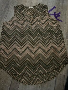 Sleeveless Chevron V-Neck Top - Olive and Beige